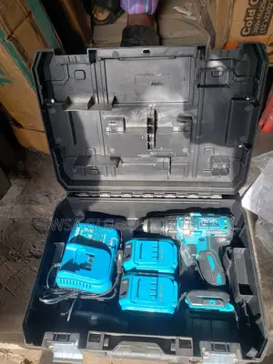 20 Volts Makita Screwdriver