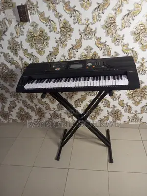 Yamaha PSR Keyboard Piano With Adapter