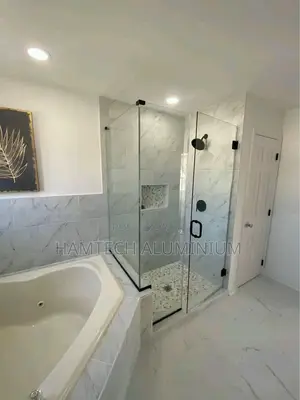 Modern Design of 10mm Thick Tempered Glass Shower