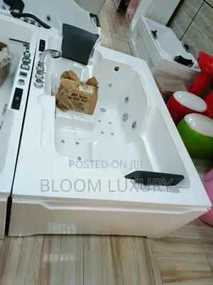 Opposite Headrest Double Massage Jacuzzi Bathtub