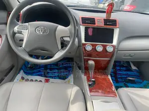 Toyota Camry LE 4dr Sedan (2.5L 4cyl 6A) 2011 Gray