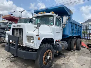 Mack Dump Truck R Model 1998 Model