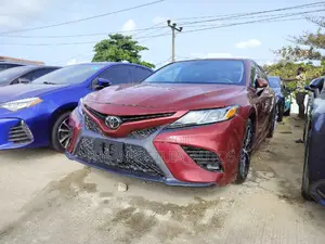 Toyota Camry SE FWD (2.5L 4cyl 8AM) 2018 Burgundy