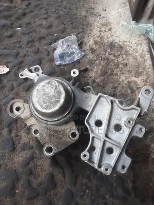 Gear Box Mounting Nissan Rogue. 2007 /2008/2009/2012