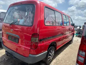 Toyota HiAce 2005 Red