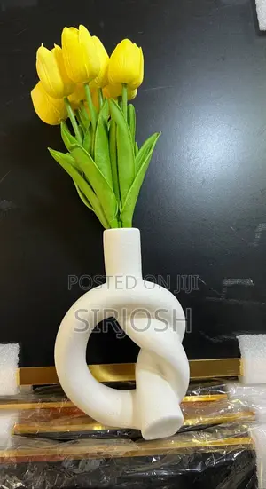 Knot Vace Decor