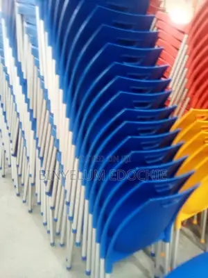 Plastic Chairs With Metal Leg