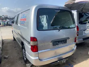 Toyota HiAce 2004 Silver