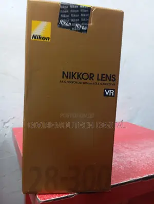 Nikon Lens 28-300 F3.5-5g VR for Sale in Alaba Market