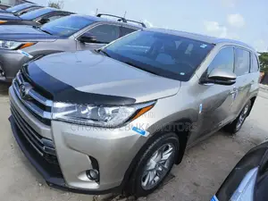 Toyota Highlander 2017 Gold