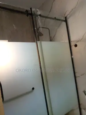 Presidential Shower Cubicle