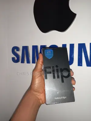 New Samsung Galaxy Z Flip4 512 GB Gold