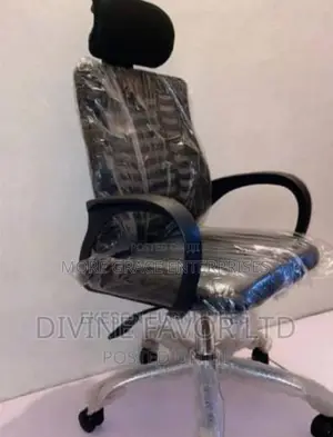 Office Chair Swivel With Headrest for Office Use.