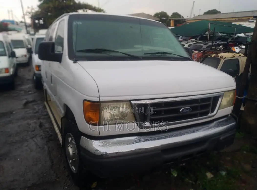 Ford E350 2006 White