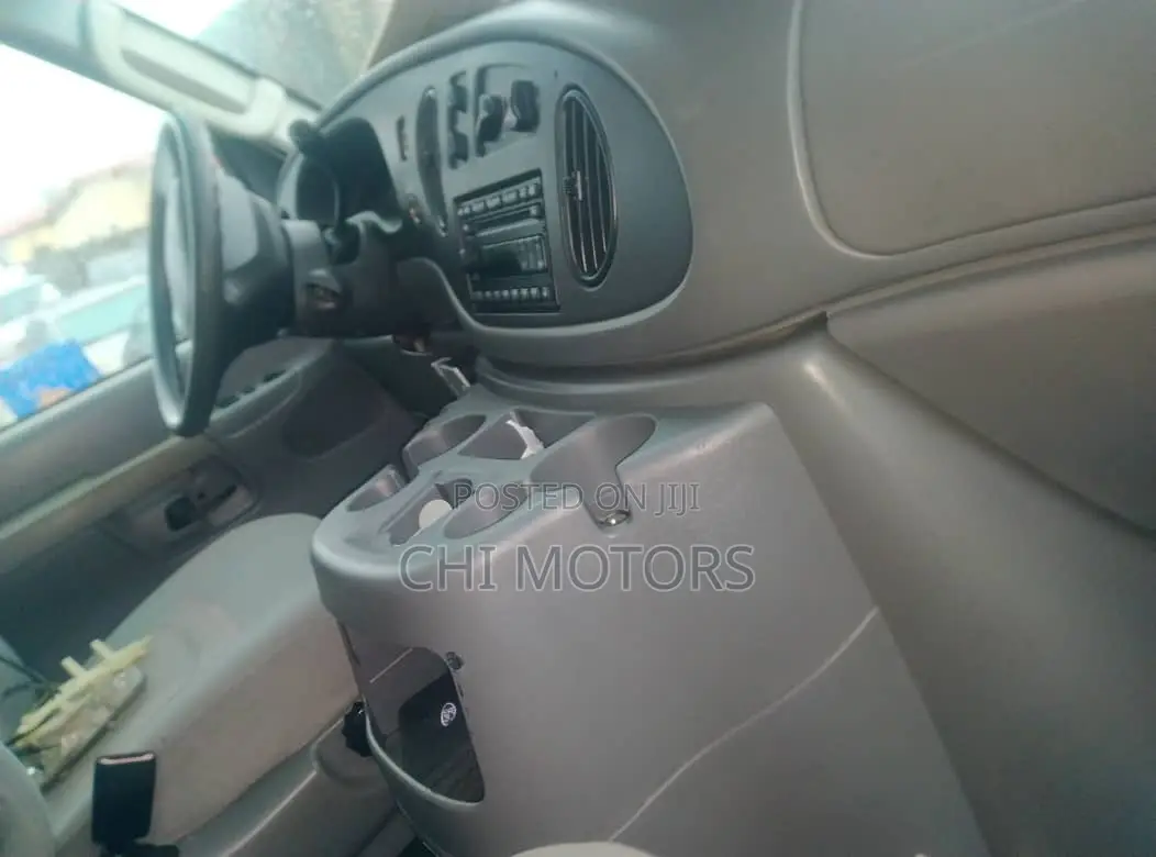 Ford E350 2006 White