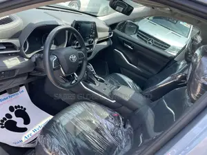 Toyota Highlander XLE 2021 Blue
