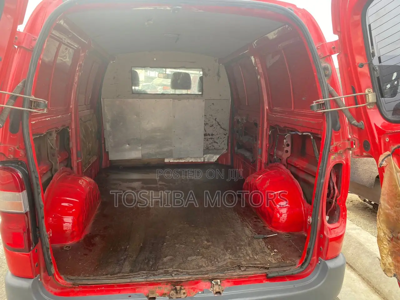 Toyota HiAce 2004 Red