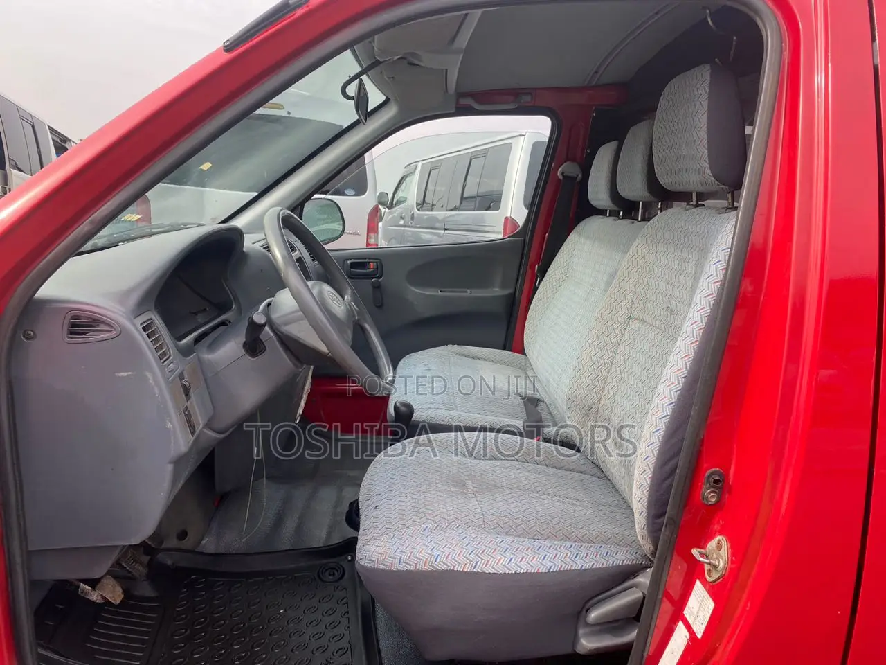Toyota HiAce 2004 Red