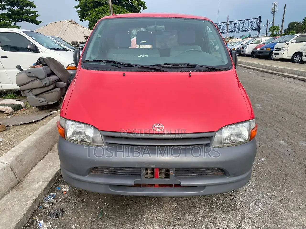 Toyota HiAce 2004 Red
