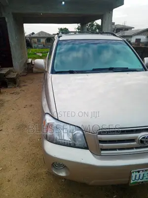 Windscreen Highlander 2005