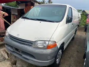 Toyota HiAce 2004 White