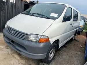 Toyota HiAce 2005 White