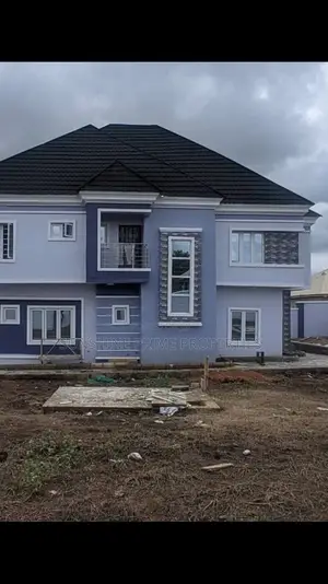 4bdrm Duplex in , Graceland Estate for sale