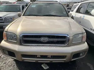 Nissan Pathfinder 2002 Gold