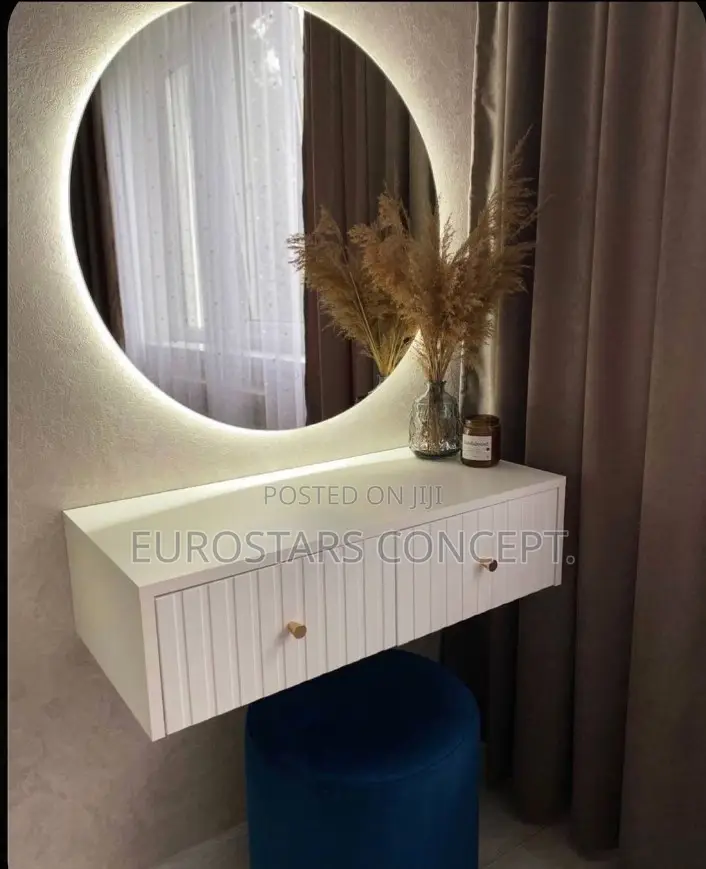 Round Shape Plain Mirror With LED Lights at the Back