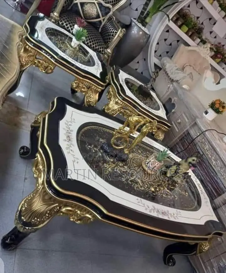 Centre Table With 2 Side Stools