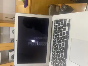 Laptop Apple MacBook Pro 2017 8GB Intel Core I5 SSD 256GB