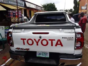 Toyota Hilux Rolling Cover With Spoiler