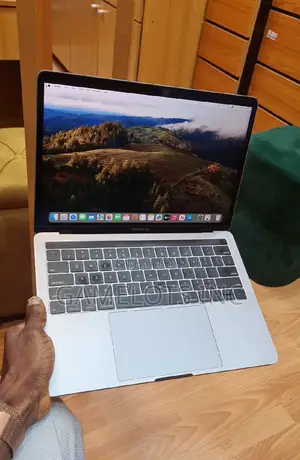 Laptop Apple MacBook Pro 2018 16GB Intel Core i7 SSD 512GB