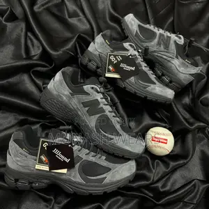 New Balance Sneakersss 2024