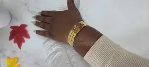 Fashionable Female Wrist Gold Bangle