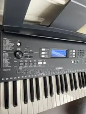 Yamaha Keyboard Piano Model PSR-E373