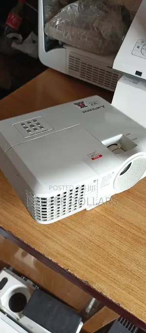 Brightest HDMI Mitsubishi Projector for Lectures