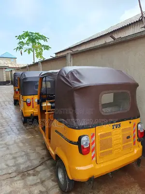TVS King Cargo 2023 Yellow