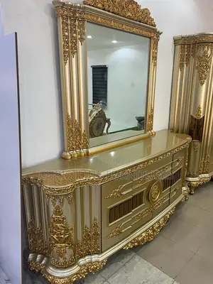 Royal Mirror Console