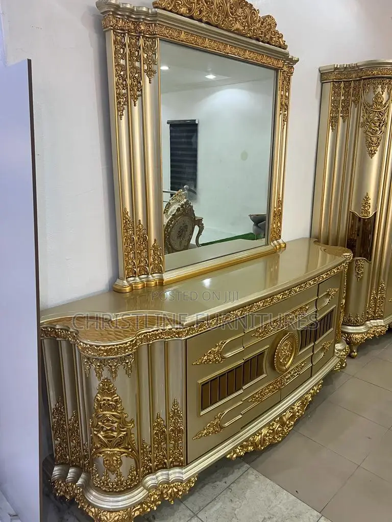 Royal Mirror Console