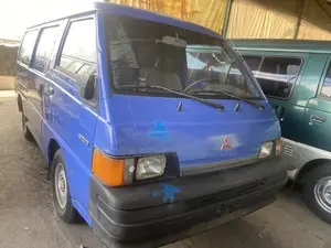 Mitsubishi L300 2002 Blue