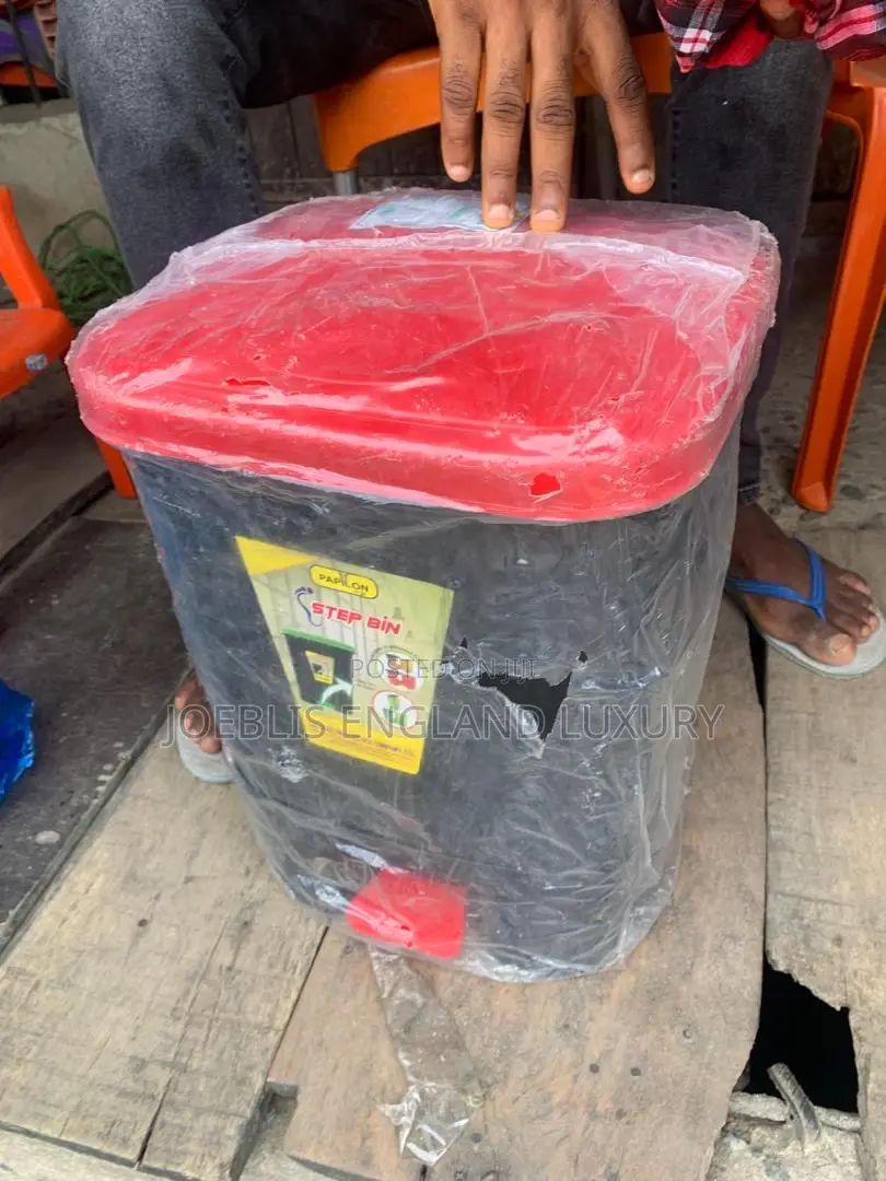 Waste Bin Step and Open