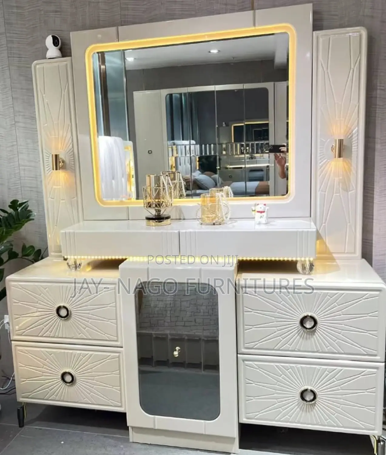 Executive Standard Quality Mirror Console