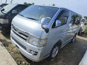 Toyota HiAce 2013 Silver