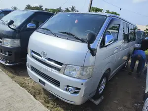 Toyota HiAce 2013 Silver