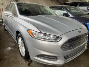 Ford Focus SE Sedan FWD (2.0L 4cyl 5M) 2013 Silver