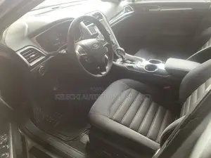 Ford Focus SE Sedan FWD (2.0L 4cyl 5M) 2013 Silver