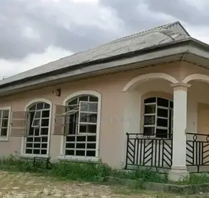 4bdrm Bungalow in Rumuodomaya , Port for sale