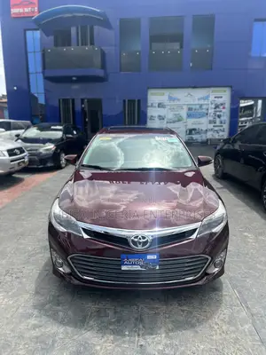 Toyota Avalon XLE Premium Sedan FWD (3.5L 6cyl 6A) 2013 Burgundy