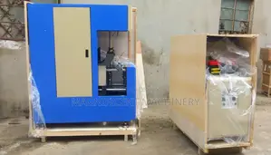 Hz880 Semi-Automatic Pet Bottles Blowing and Making Machine